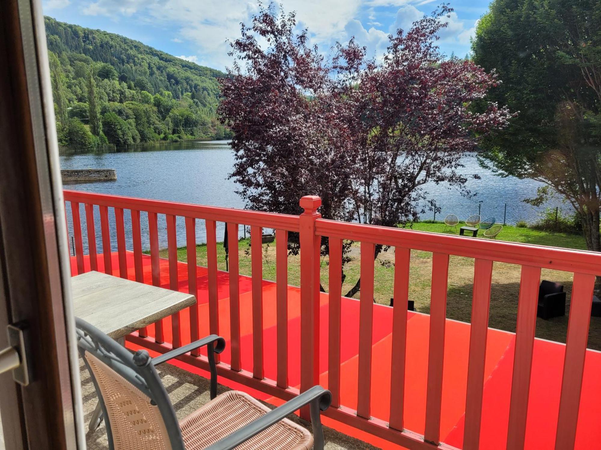 Le Lac Des Moines Condat  Exterior photo