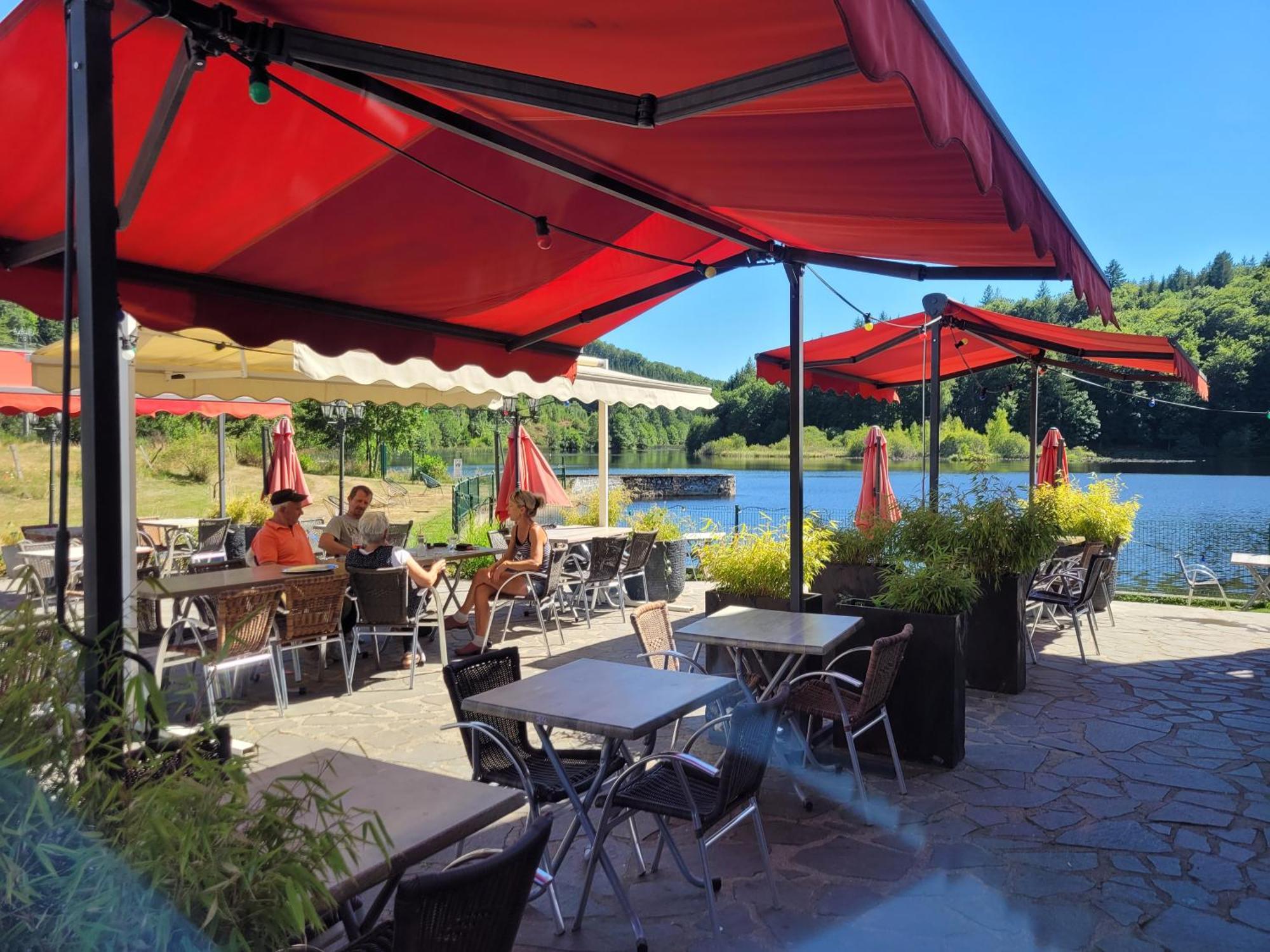 Le Lac Des Moines Condat  Exterior photo
