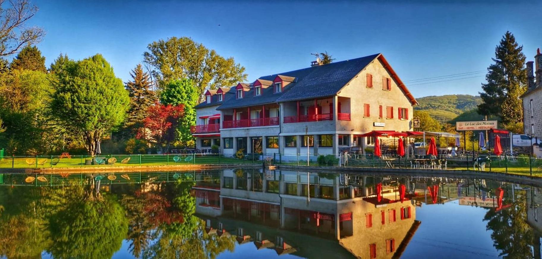 Le Lac Des Moines Condat  Exterior photo